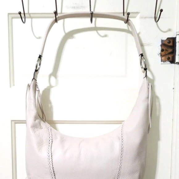 NEW Stone Mountain Cream 100% Leather Small Crescent Shoulder Bag Purse Top Zip - Picture 2 of 14